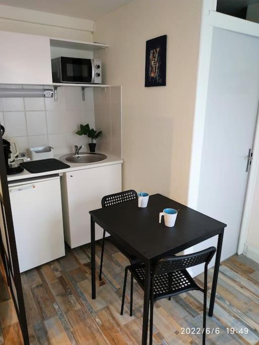 Grand Studio Avec Jardin Et Entree Privative A Noter Reservations De 3 Nuits Minimum Clermont-Ferrand Exterior photo